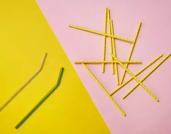 余ったストローは『そのまま』捨てないで！　らせん状にねじってみると…？【収納アイディア4選】