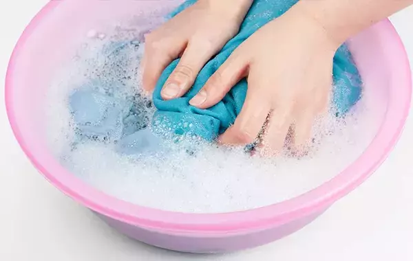 買い物で使うエコバッグ、洗うの待った！　メーカーに『お手入れの正解』を聞いた
