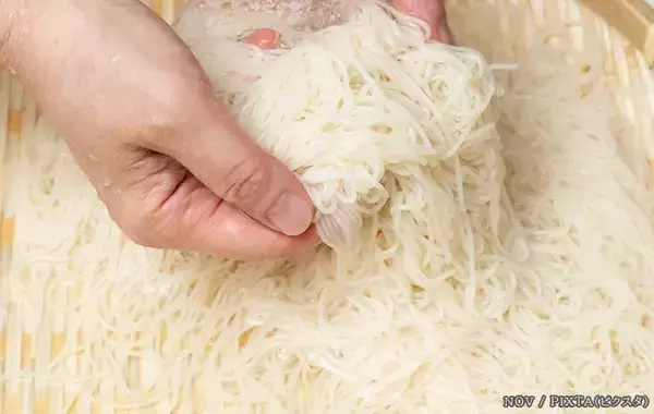そうめんをゆでた後に『氷水』『流水』←オススメできないのはどっち？　メーカーに聞いた