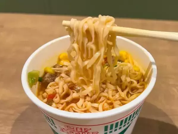 「これ、アメリカで好きだった味に似てる！」外国人が『日清のカップヌードル』を食べて感じた意外な共通点