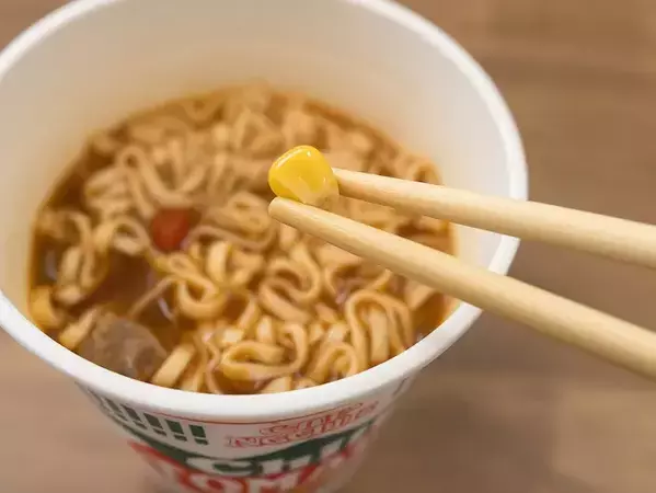 「これ、アメリカで好きだった味に似てる！」外国人が『日清のカップヌードル』を食べて感じた意外な共通点