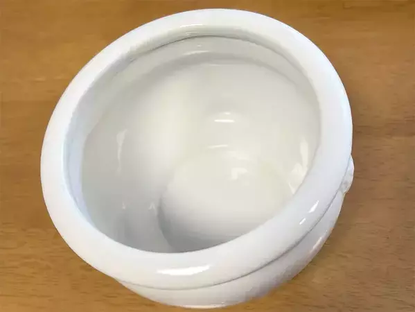 水切りネットの『キッチンじゃない使い方』　線香の“燃え残り”を一掃！