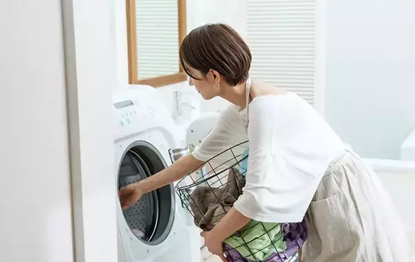 汗だくのTシャツ、洗濯槽に入れないで！　プロに『お手入れの正解』を聞いた
