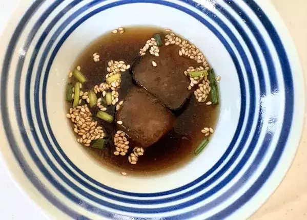 製氷皿に『茶色い液体』をそそいで… 完成したものに「何これ便利すぎ」「常備します」