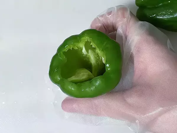 ピーマンに詰めたのは肉、ではなく…　ご飯が進む一品に「間違いないおいしさ」