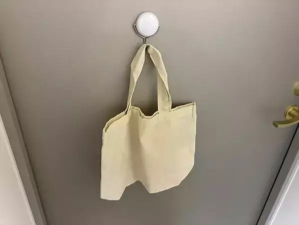 余ったエコバッグを有効活用！　家中の『収納』で役立つ便利な方法【3選】