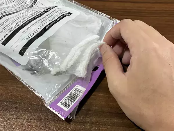 ティッシュの箱に輪ゴム2本を巻くだけ！　キッチン作業がラクになる『10秒ワザ』