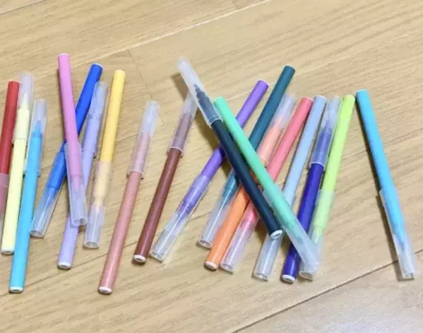 使い終わった綿棒ケースを『棚の上』に設置　買い足し不要の収納術が便利！【収納テク4選】