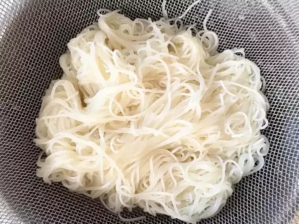そうめんの『温かい食べ方』に夫と息子から大好評　オリーブオイルで炒めて？