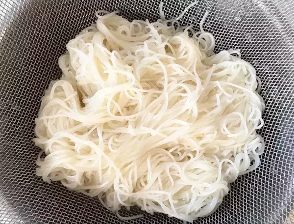 そうめんの『温かい食べ方』に夫と息子から大好評　オリーブオイルで炒めて？