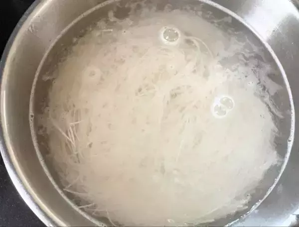 そうめんの『温かい食べ方』に夫と息子から大好評　オリーブオイルで炒めて？