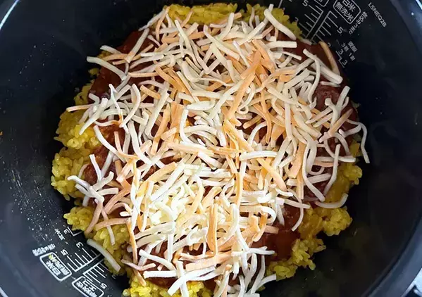 炊き上がったご飯に『1袋』をぶっかけて…手間をかけていないのに「店で食べるやつ」
