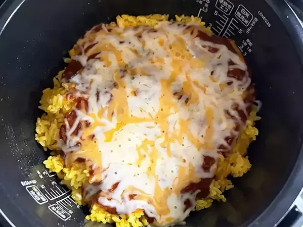 炊き上がったご飯に『1袋』をぶっかけて…手間をかけていないのに「店で食べるやつ」
