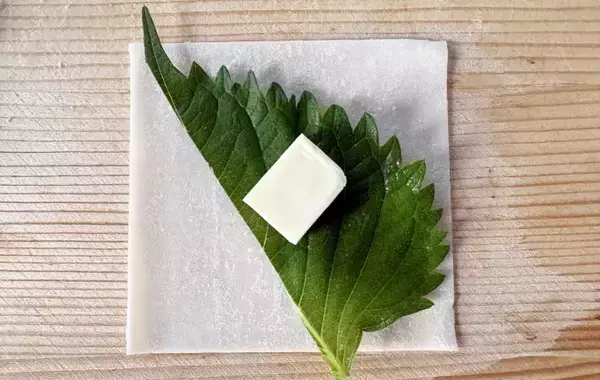 夫と子供が争奪戦！余ったワンタンの皮に『大葉とチーズ』をのせて…「食べる手が止まらない」