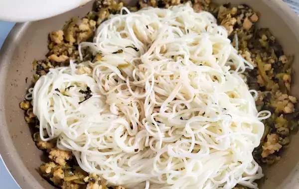 めんつゆだけで食べない！　そうめんの温かい食べ方に「10分でできた」「これ箸が進む！」