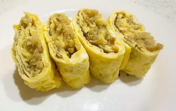 玉子焼きに刻んで入れるだけ！　余りがちな具材に「ご飯が進む」「食べ応えアップ」