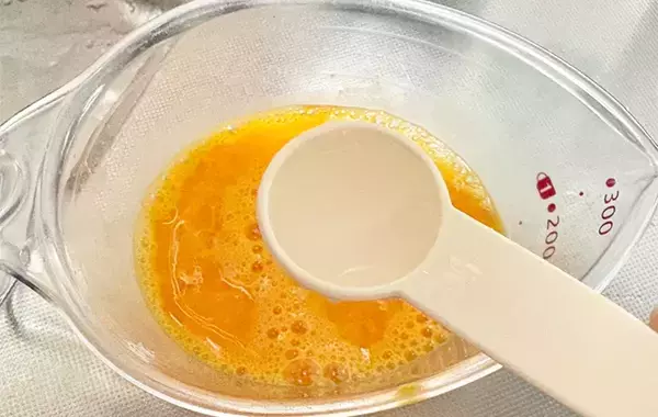 玉子焼きに切って『1本』入れてみて！　最後に散らすだけで「子供が大喜び」「食感よし」
