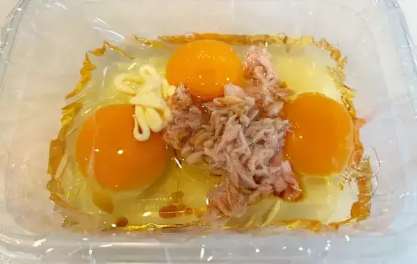 『小さじ1杯』混ぜてレンチン2分　フライパンいらずの玉子焼きが「コクがあってうまい」