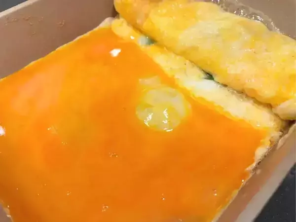 巻く前に『5枚』入れてみて！　玉子焼きを切ると「弁当にピッタリ」「香りもよし」
