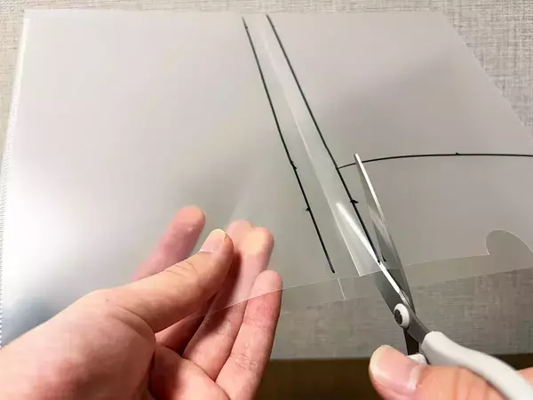 クリアファイルが職場で役立つ『便利アイテム』に変身　【作業10分】のリメイク術に大満足