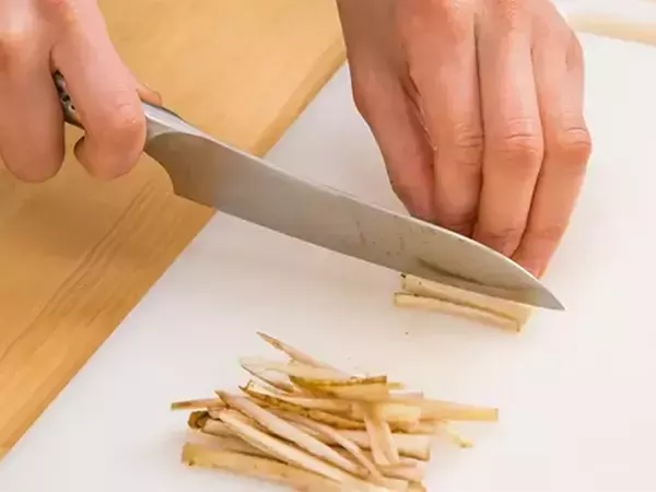 きんぴらゴボウを作る時、どう切るといい？　意外と知らない「ゴボウの6つの切り方」【カゴメ取材】