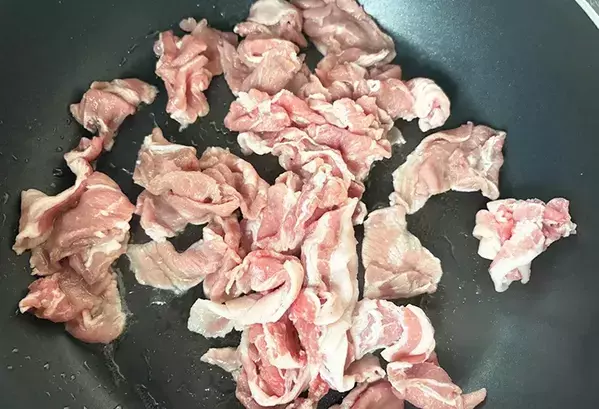 キャベツと豚肉のホイコーロー　隠し味に入れた『3分の2枚』に「ご飯がすすむ！」