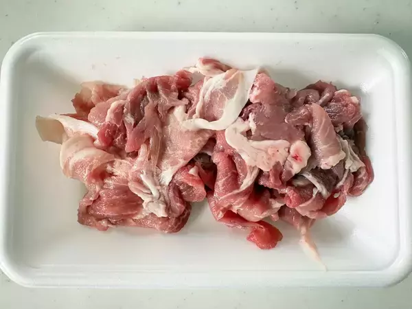 アルミホイルの上に『豚こま肉』を広げて　調理時間15分のレシピに「食べる手が止まらない」