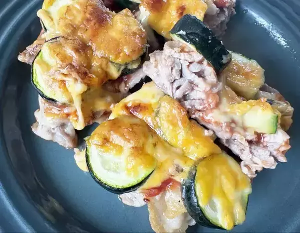 アルミホイルの上に『豚こま肉』を広げて　調理時間15分のレシピに「食べる手が止まらない」