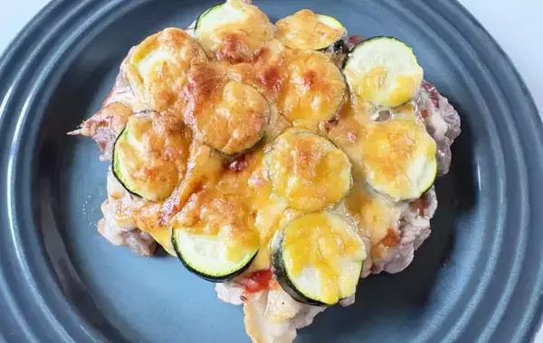 アルミホイルの上に『豚こま肉』を広げて　調理時間15分のレシピに「食べる手が止まらない」