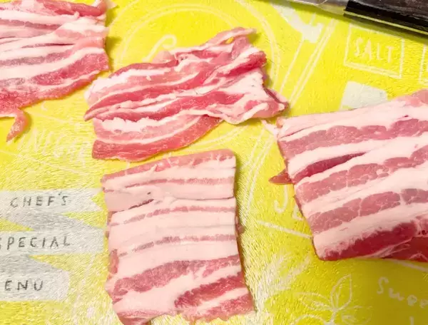 カボチャと豚肉を並べてレンジで6分　「味つけは食べる直前にかけるだけ」
