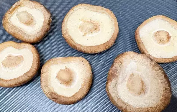 シイタケ苦手な7歳息子がパクパク食べた　軸を取って詰めたのは？「これ大好き！」