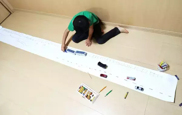 セリアで買った『ラップみたいな箱』　意外な中身に子供が「コレ楽しい！」