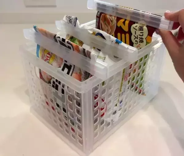 冷凍庫にセリアの『袋留めクリップ』を並べて？　思わぬ使い道が「試して正解！」