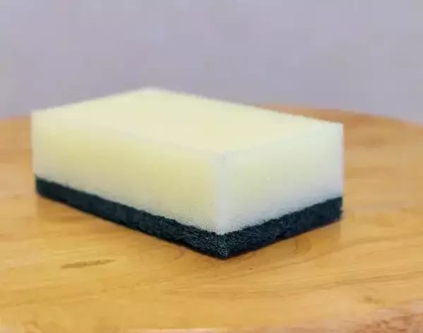 ほうきに『逆さまの傘』を固定すると？　思わぬ使い道に「よく思いついた！」【掃除テク4選】
