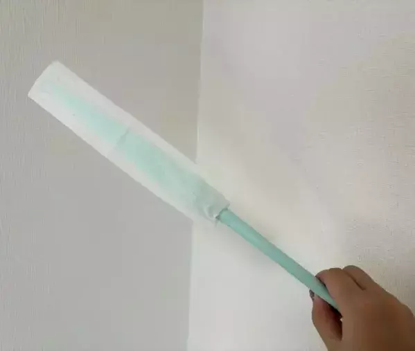 エアコン掃除に100均グッズを活用！　サッと拭くだけで汚れ落ち抜群