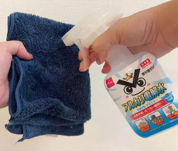 エアコン掃除に100均グッズを活用！　サッと拭くだけで汚れ落ち抜群