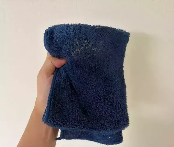 エアコン掃除に100均グッズを活用！　サッと拭くだけで汚れ落ち抜群