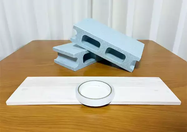 100均の『発泡ブロック』を玄関に置く発想が正解　【作業3分】の簡単テクを試して感動