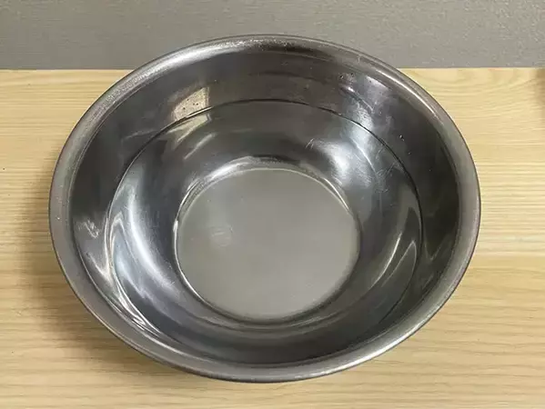 ジッパー袋の空気、どうやって抜く？　水を使った裏ワザに「特別な道具いらない」「簡単」