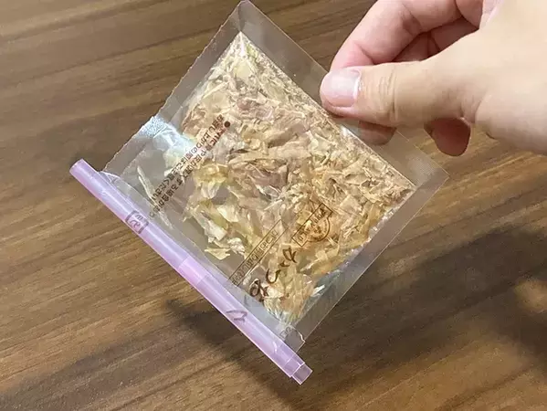 ストローを2回切るだけ！　調味料の保存がラクになる『1分ワザ』