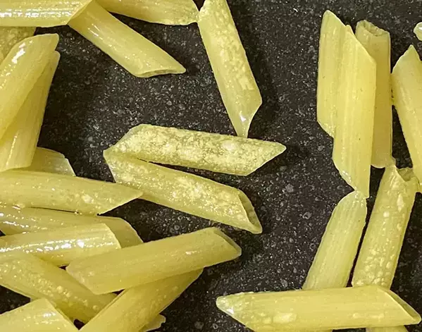 カリカリ食感のスナック、実は『マカロニ』？　10分で作れるお手軽レシピ