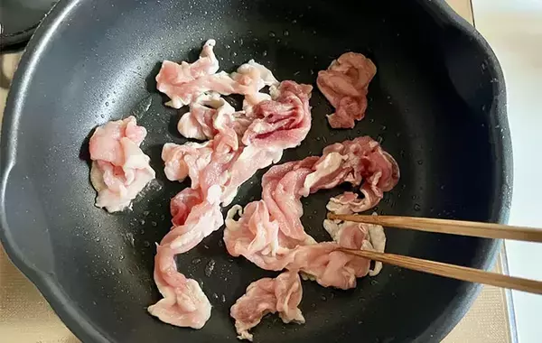 ズッキーニと豚肉の『10分おかず』　味つけは塩と『大さじ1杯』のみ