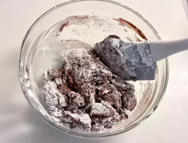 「材料はチョコと薄力粉だけ」　簡単にできる『濃厚チョコクッキー』に子供が大喜び