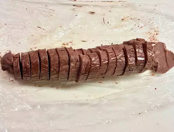 「材料はチョコと薄力粉だけ」　簡単にできる『濃厚チョコクッキー』に子供が大喜び