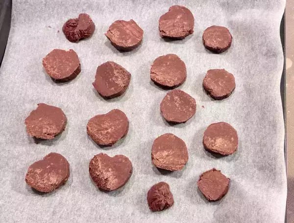 「材料はチョコと薄力粉だけ」　簡単にできる『濃厚チョコクッキー』に子供が大喜び