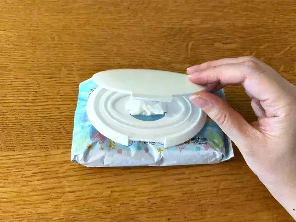 100均で買った『ウェットシートの蓋』が優秀　はめるタイプで「繰り返し使える」「ホコリつかない！」