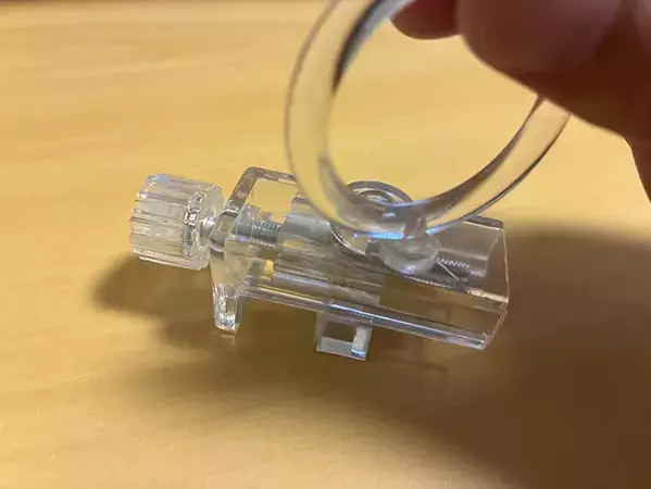 100均のリングフック、『横』で使うと便利！　お風呂上がりが快適になる活用法が、こちら