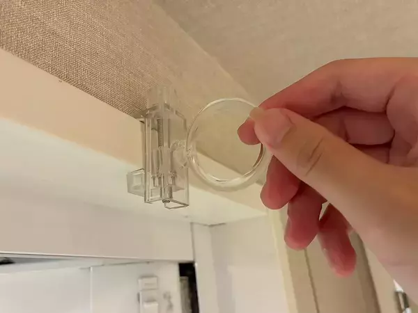 100均のリングフック、『横』で使うと便利！　お風呂上がりが快適になる活用法が、こちら