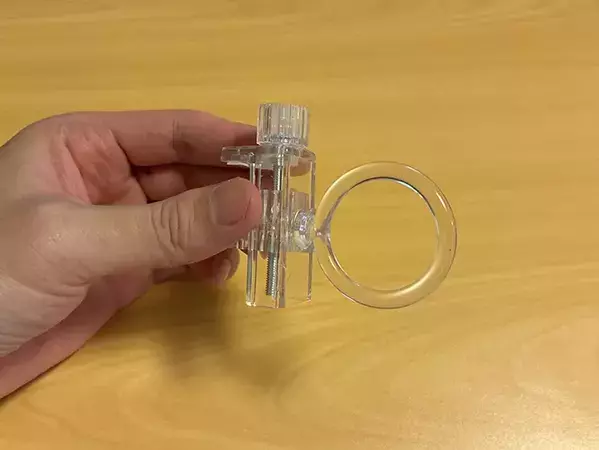 100均のリングフック、『横』で使うと便利！　お風呂上がりが快適になる活用法が、こちら