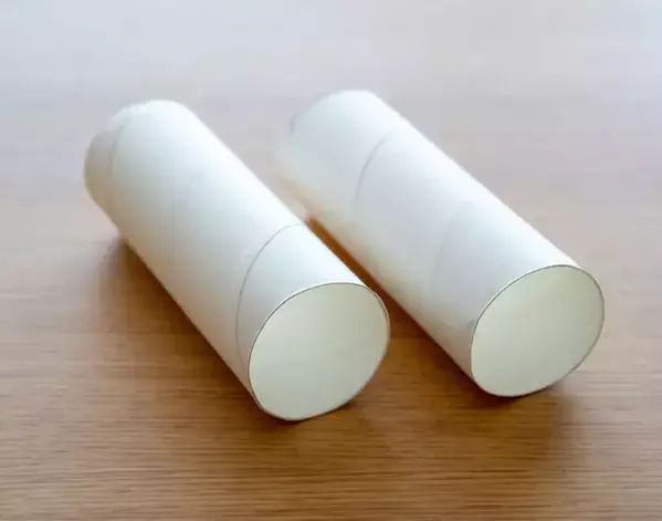 トイペの芯はもう捨てないで！　『斜め』に切って掃除機につけると「万能ツールに変身」【再利用4選】